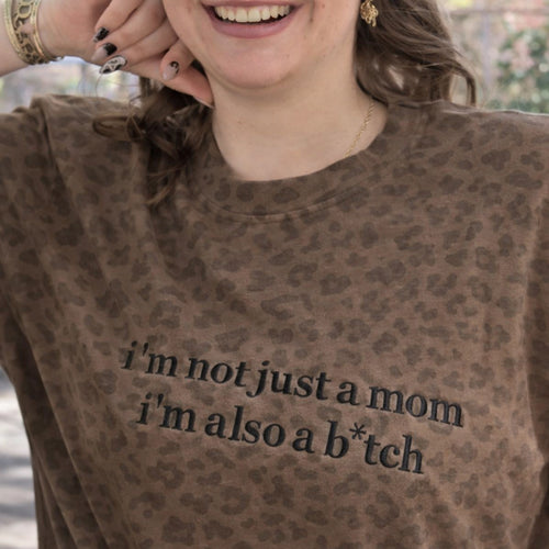 I'm not just a mom Leopard Embroidered T-shirt